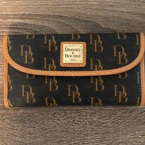 Dooney & Bourke Continental Wallet